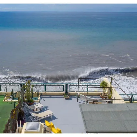 Honey On The Beach With Pool * Funchal (Madeira)